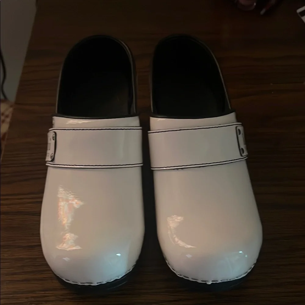 NEW Koi by Sanita Lindsey White Clogs. EU38 / US6.5-7.0. Certified by APMA. - Picture 2 of 8